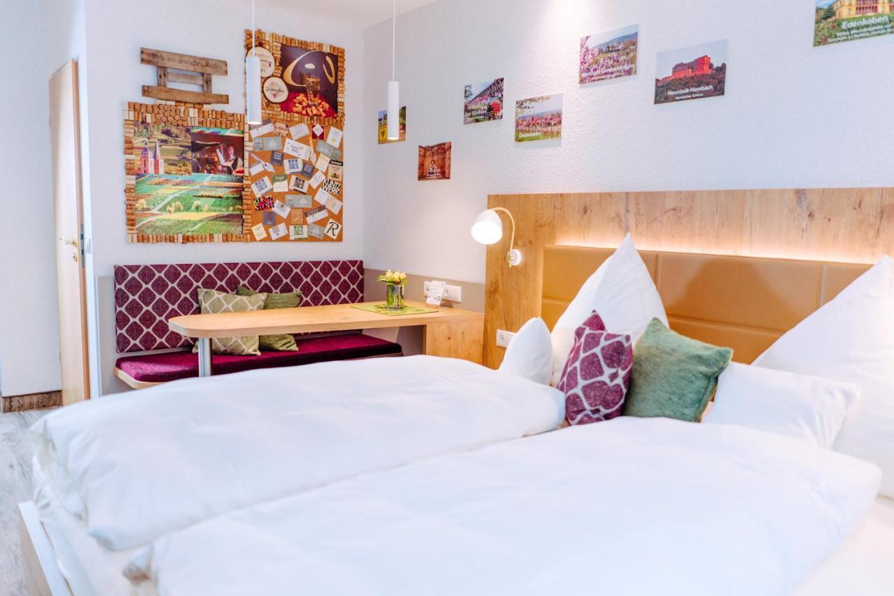 Garni-Hotel Goldenes Lamm Dudenhofen Екстер'єр фото