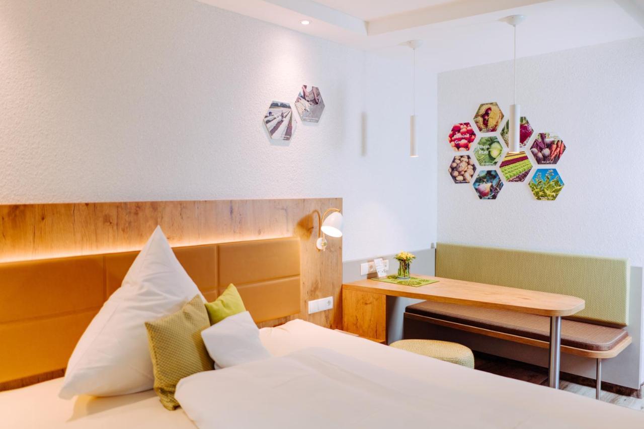 Garni-Hotel Goldenes Lamm Dudenhofen Екстер'єр фото