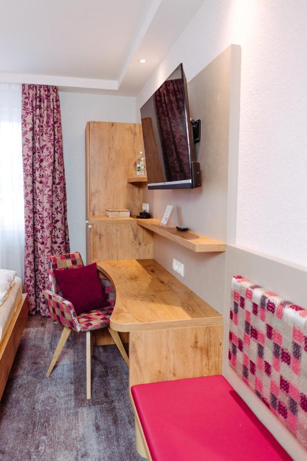 Garni-Hotel Goldenes Lamm Dudenhofen Екстер'єр фото