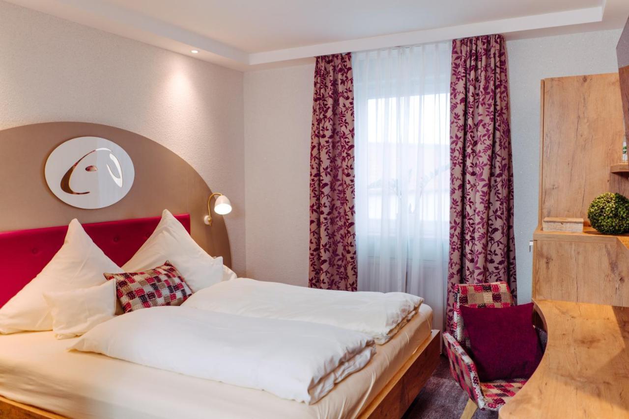 Garni-Hotel Goldenes Lamm Dudenhofen Екстер'єр фото