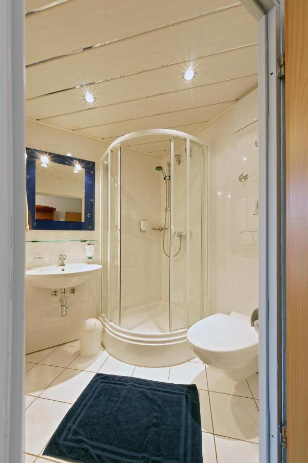 Garni-Hotel Goldenes Lamm Dudenhofen Номер фото